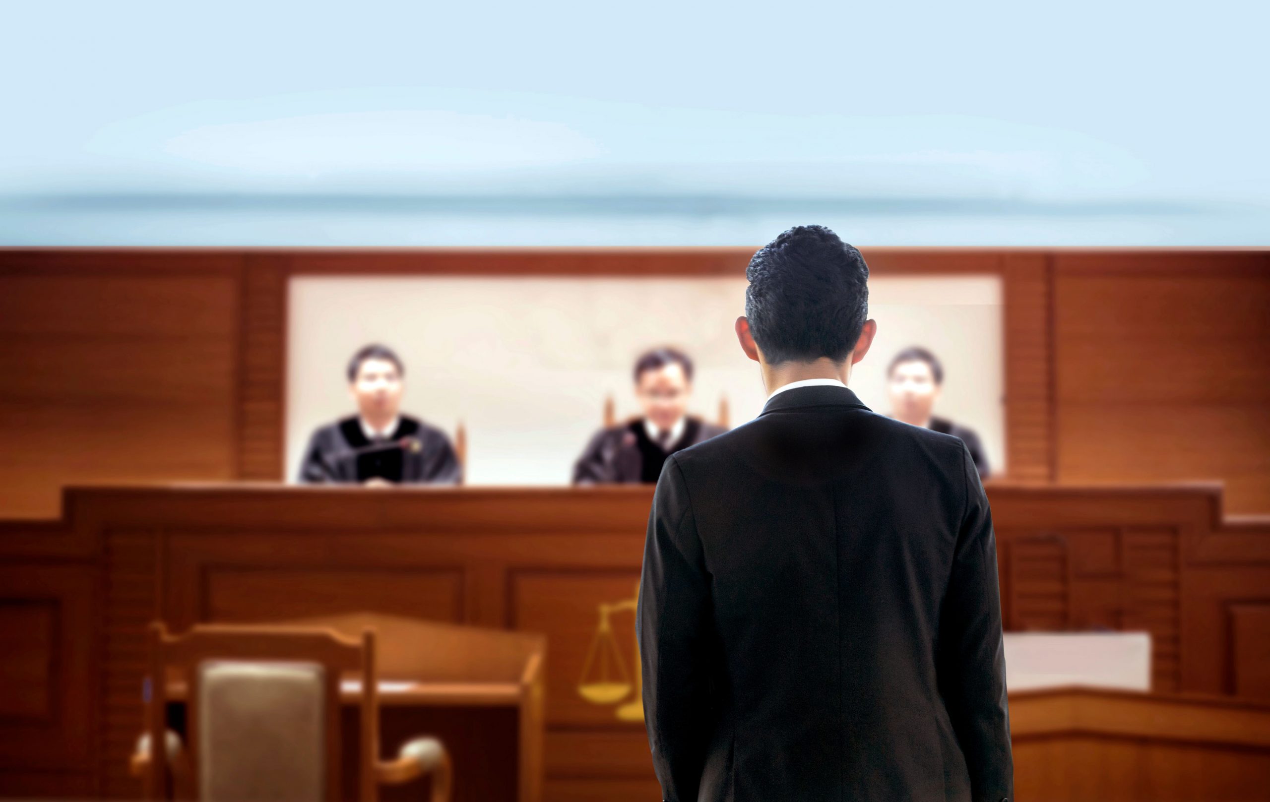 Юрист выступает в арбитражном суде